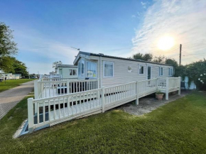 Superb 8 Berth Caravan For Hire At A Great Holiday Park In Norfolk Ref 50026M